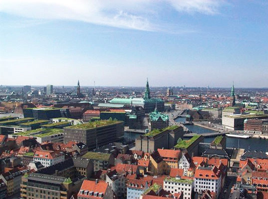 Um teto verde a cada edifício: A política de Copenhague para eliminar as emissões de carbono até 2025 - Imagem de Destaque