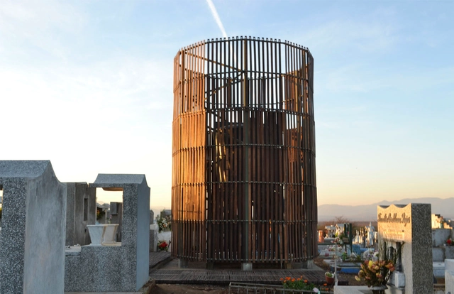 "Los Caminos del Agua": un nuevo hito para el cementerio de Pencahue, Chile  - Imagen Principal