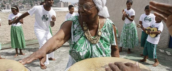Exposição no Studio-X Rio apresenta mobiliário para o Grupo Cultural Jongo da Serrinha - Imagem de Destaque