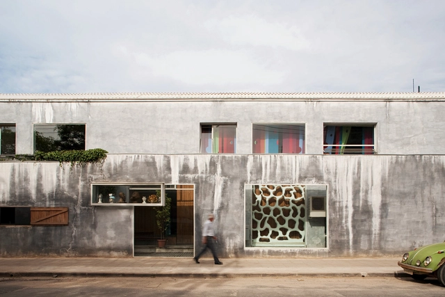 O2 Filmes / Cristina Xavier Arquitetura - Edifícios Institucionais, Fachada, Porta