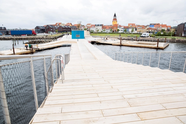 Paisaje y Arquitectura: Baños en el puerto Faaborg como vínculo entre ciudad y mar - Paisaje Y Arquitectura