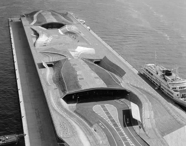 Clásicos de Arquitectura: Terminal Internacional de Pasajeros de Yokohama / Foreign Office Architects (FOA) - Muelle