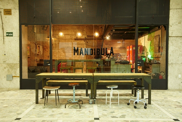 Mandíbula / Sub Estúdio - Reconversión