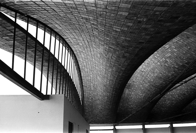 Clásicos de Arquitectura: CEASA Porto Alegre / Carlos Maximiliano Fayet, Cláudio Luiz Araújo y Carlos Eduardo Comas + Eladio Dieste - Mercado