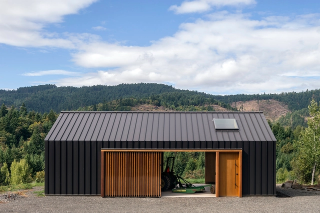 Cobertizo Elk Valley / FIELDWORK Design & Architecture - Otras Estructuras