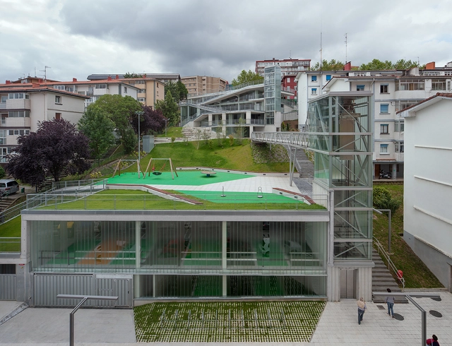 Urban Link / VAUMM - Pedestrian Bridge, Door, Facade, Fence