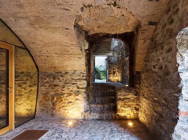 Transformação de uma casa de pedra em Scaiano / Wespi de Meuron Romeo architects - Renovação
