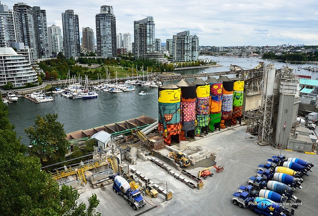 Intervención Urbana: Muralistas convierten 6 enormes silos en obras de arte públicas - Imagen Principal