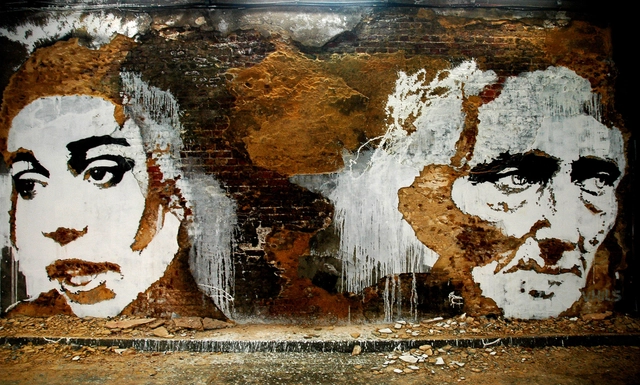 Arte y Arquitectura: "Scratching the Surface" por Vhils - Imagen Principal