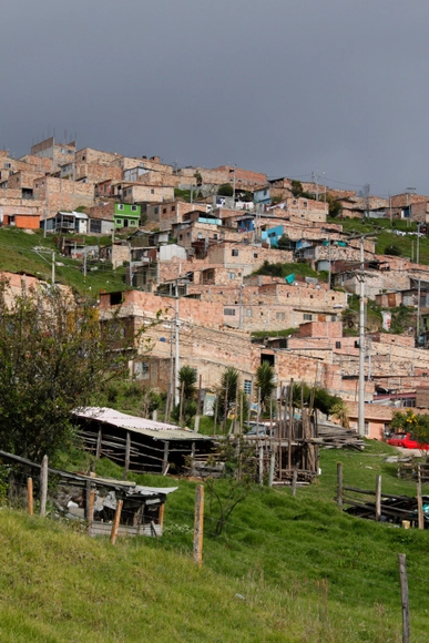De Bogotá a Bombay: prácticas de vivienda informal y desarrollo progresivo - Imagen Principal