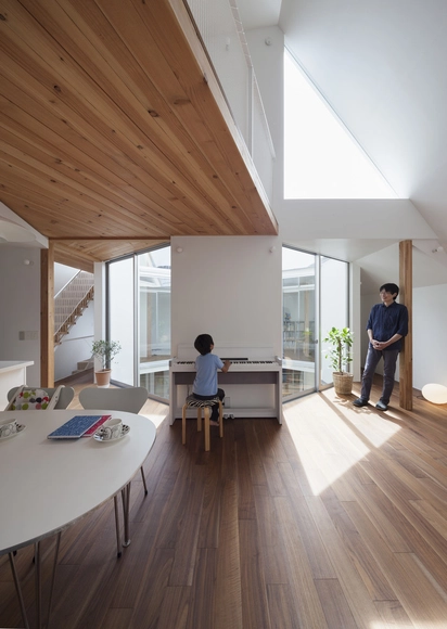 Casa de Pisos Separados / Jun Yashiki & Associates - Casas