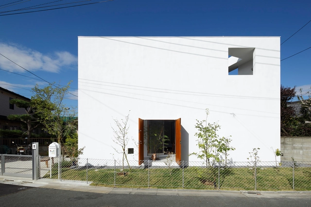 Casa de adentro hacia afuera / Takeshi Hosaka - Casas