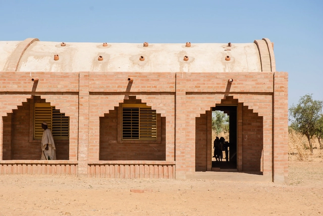 Escuela básica Tanouan Ibi  / LEVS architecten - Escuelas