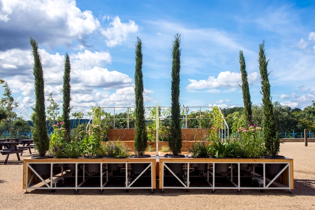 A Mobile Italian Garden Overlooking London - Featured Image