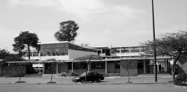 Clásicos de Arquitectura: Facultad de Arquitectura U.N.I Lima  / Mario Bianco - Universidad, Fachada