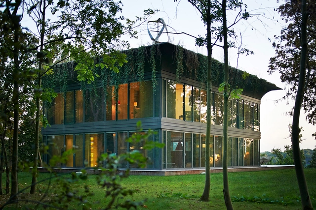 Casas P.A.T.H. / Philippe Starck + Riko - Casas