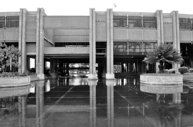 Clássicos da Arquitetura: Companhia Hidrelétrica do São Francisco / Francisco Assis Reis - Edifícios Institucionais, Fachada, Pilar