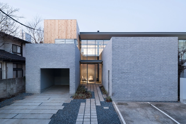 House in Sakurashinmachi / Comma Design - Renovation, Courtyard, Door, Facade, Stairs