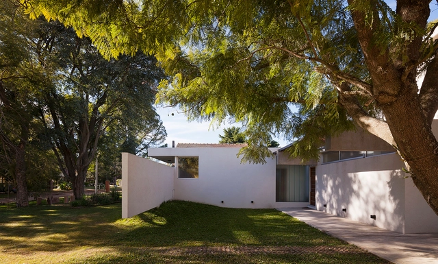 Casa Lottersberger / Estudio Irigoyen, Navarro Arquitectos - Casas, Jardín, Fachada, Puerta
