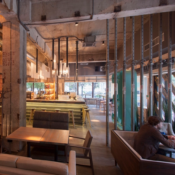 Entourage 3  / Re-Act Now - Coffee Shop, Beam, Door, Table, Bench