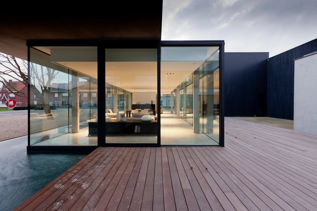 Obumex Outside / Govaert & Vanhoutte Architects - Showroom