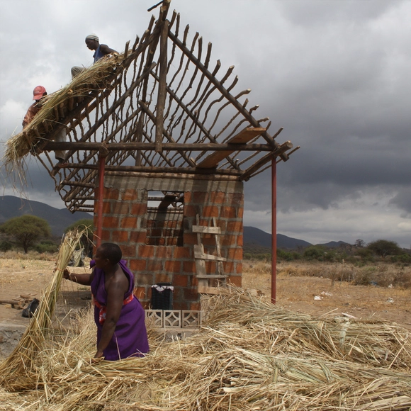 C-re-a.i.d: estudiantes voluntarios ayudan a levantar viviendas en Tanzania - Imagen Principal
