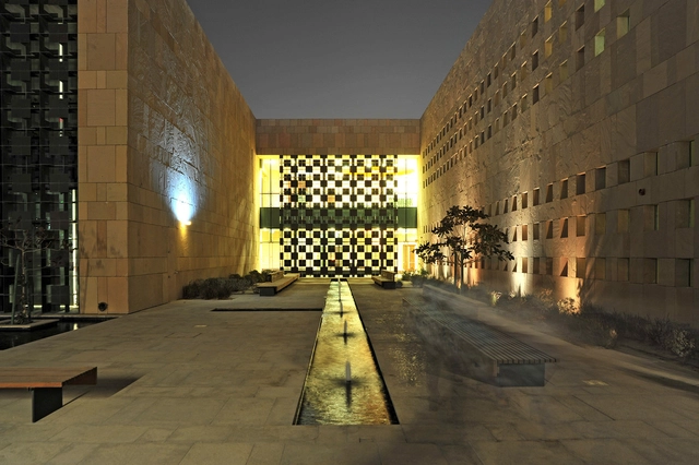 HBKU Student Center / Legorreta + Legorreta - Dormitorios, Fachada