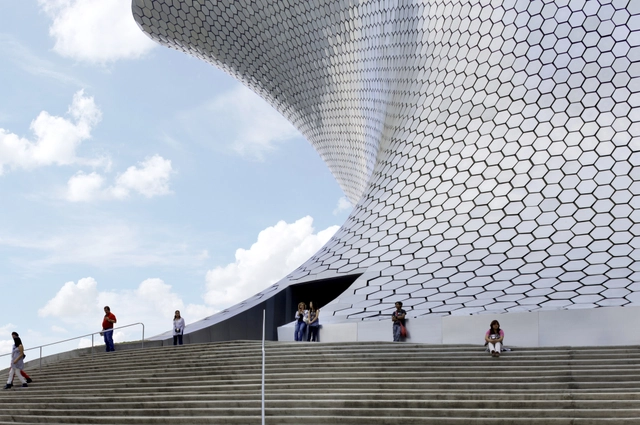 Archivo: Arquitectura Revestida en Patrones Geométricos - Imagen Principal