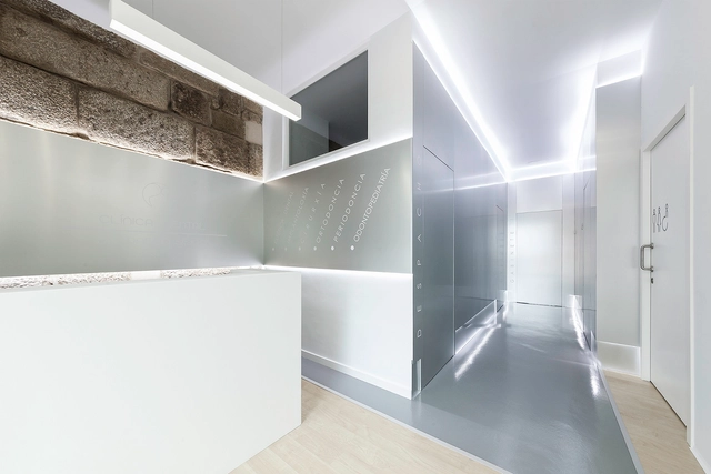 Clínica dental Dr. Pablo Sieiro / NAN Arquitectos - Diseño De Interiores