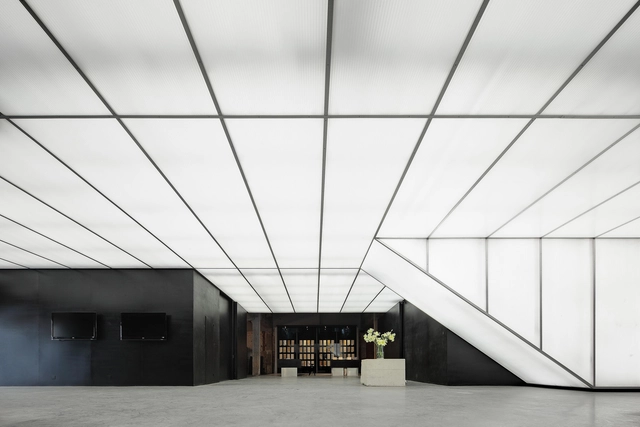Galería de Arte de Piedra / O- Office Architects - Reconversión