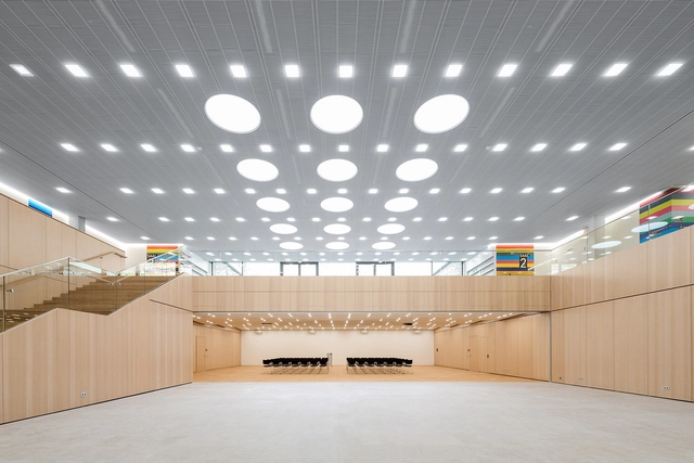 Cámara de Industria y Comercio / Wulf Architekten - Edificio De Oficinas