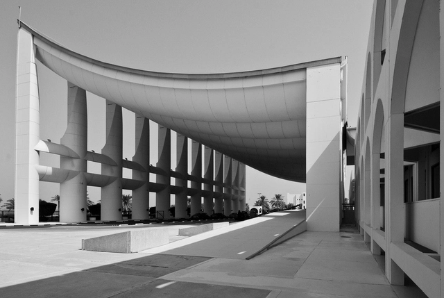 Clásicos de Arquitectura: Edificio de la Asamblea Nacional de Kuwait / Jørn Utzon - Otros Edificios Gubernamentales