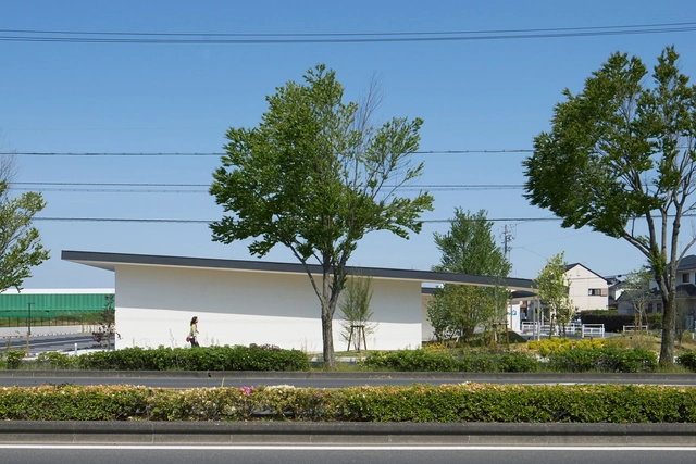 Tanaka Clinic / Akiyoshi Takagi & Associates - Clinic, Garden, Facade
