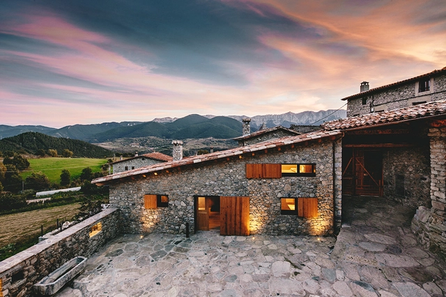 Housing Rehabilitation in La Cerdanya / Dom Arquitectura  - Renovation, Facade