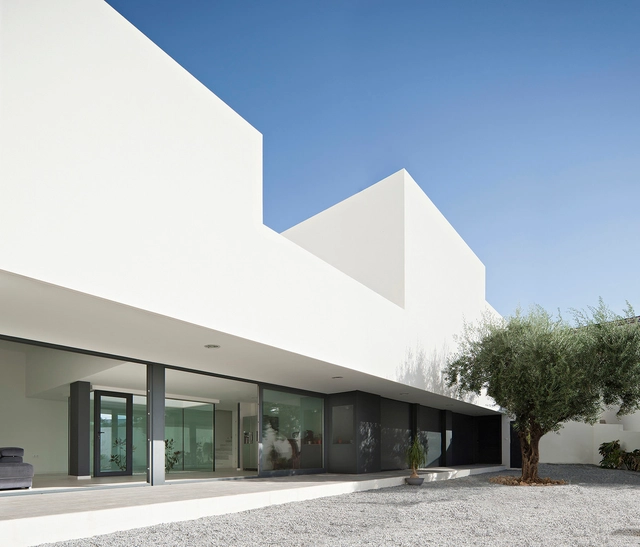 Vivienda Unifamiliar con Jardín / DTR_Studio Arquitectos - Casas