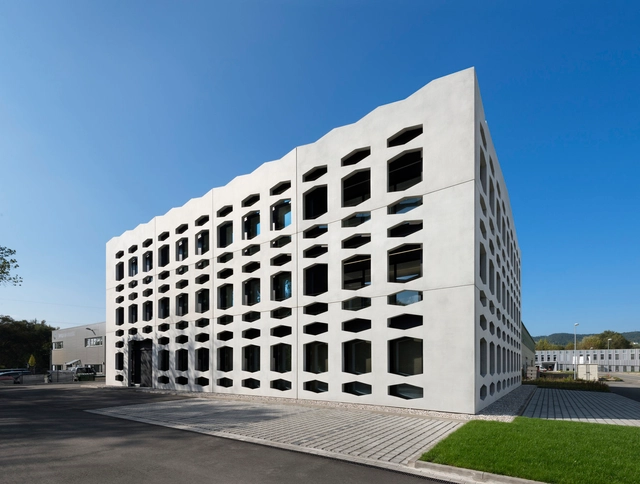 Neutrabuilding / wurm + wurm - Reconversión
