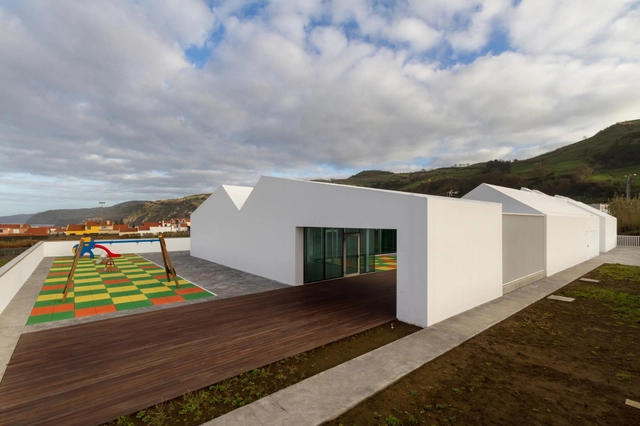 Guardería de la Casa del Pueblo de Maia / M-Arquitectos  - Guardería