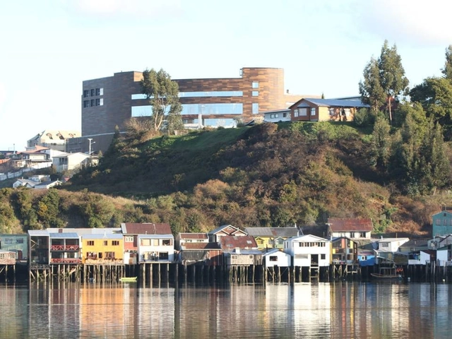 Edward Rojas: ¿Mall legal y Palafitos irregulares? Las paradojas del patrimonio en Chiloé - Imagen Principal