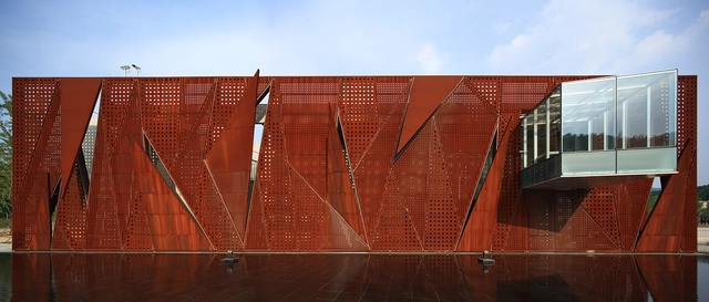 Museo de la Paz Nogunri / METAA - Centro De Exhibición