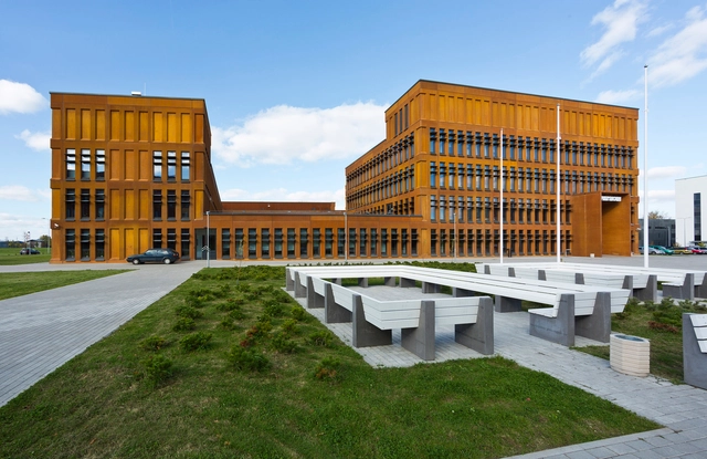 Instituto de Física de la Universidad de Tartu / Kadarik Tüür Arhitektid + Stuudio Tallinn - Universidad