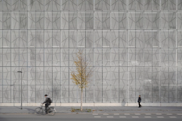 Masivamente fuera de Foco – el Estacionamiento Melaten / KSG Architekten - Estacionamiento