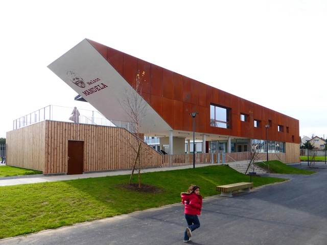 Escuela Nelson Mandela / AR+TE Architectes - Escuelas