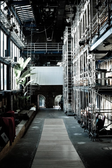 Teat(r)o Oficina festeja centenário de Lina Bo Bardi com rito cineteatográfico - Imagem de Destaque