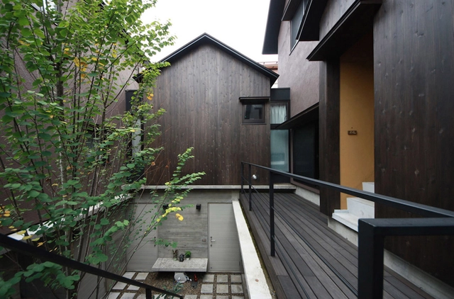 ISANA / Niko Design Studio - Houses, Garden, Facade, Handrail, Stairs
