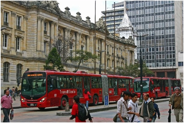 BRTs como alternativa de mobilidade urbana em cidades globais - Imagem de Destaque