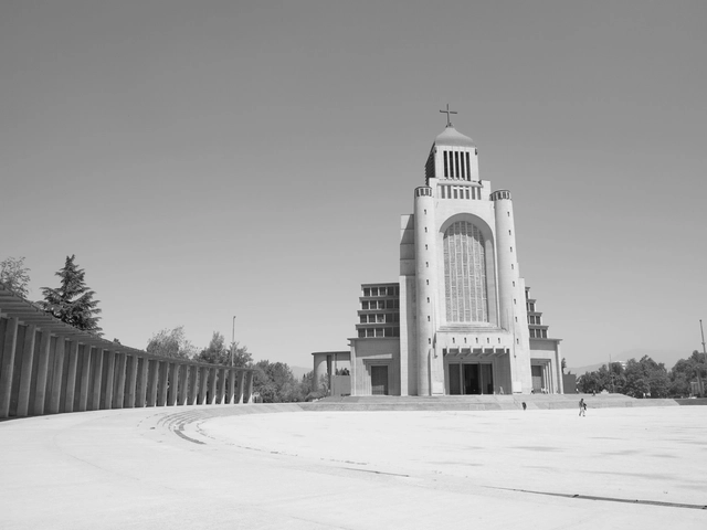 Clásicos de Arquitectura: Templo Votivo de Maipú / Juan Martínez Gutiérrez - Templo