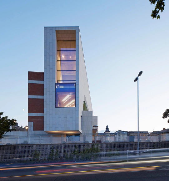 Biblioteca en Dublin / Carr Cotter & Naessens - Centro Comunitario