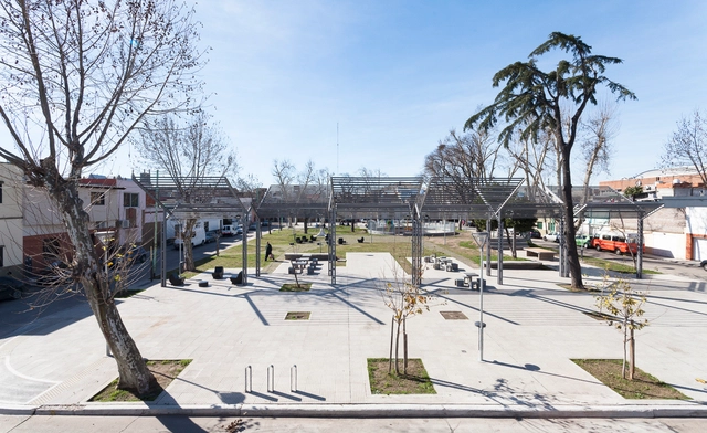 Plazoletas Magaldi y Unamuno / Galpón Estudio - Plaza, Jardín, Fachada, Bancas