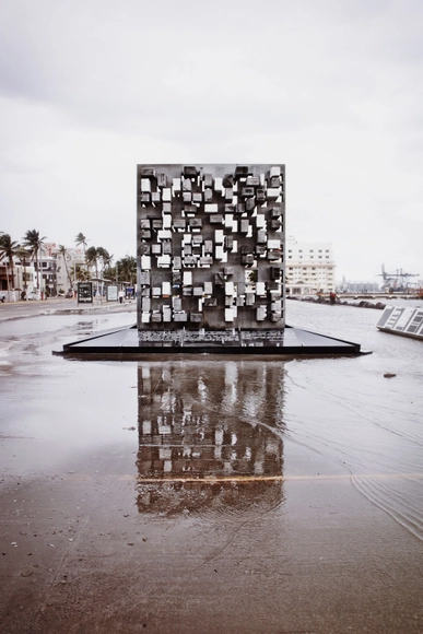 Monumento Vidas Paralelas celebra 100 años de la inmigración judía en Veracruz / Archetonic  - Imagen Principal