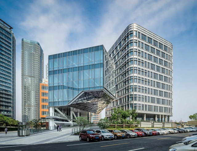 Huishan North Bund  / EE&K a Perkins Eastman Company - Public Architecture, Facade, Cityscape